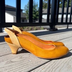 VTG Coclico Yellow Leather Peep Toe Heel Pumps Women's Size US 7.5 / EU 38